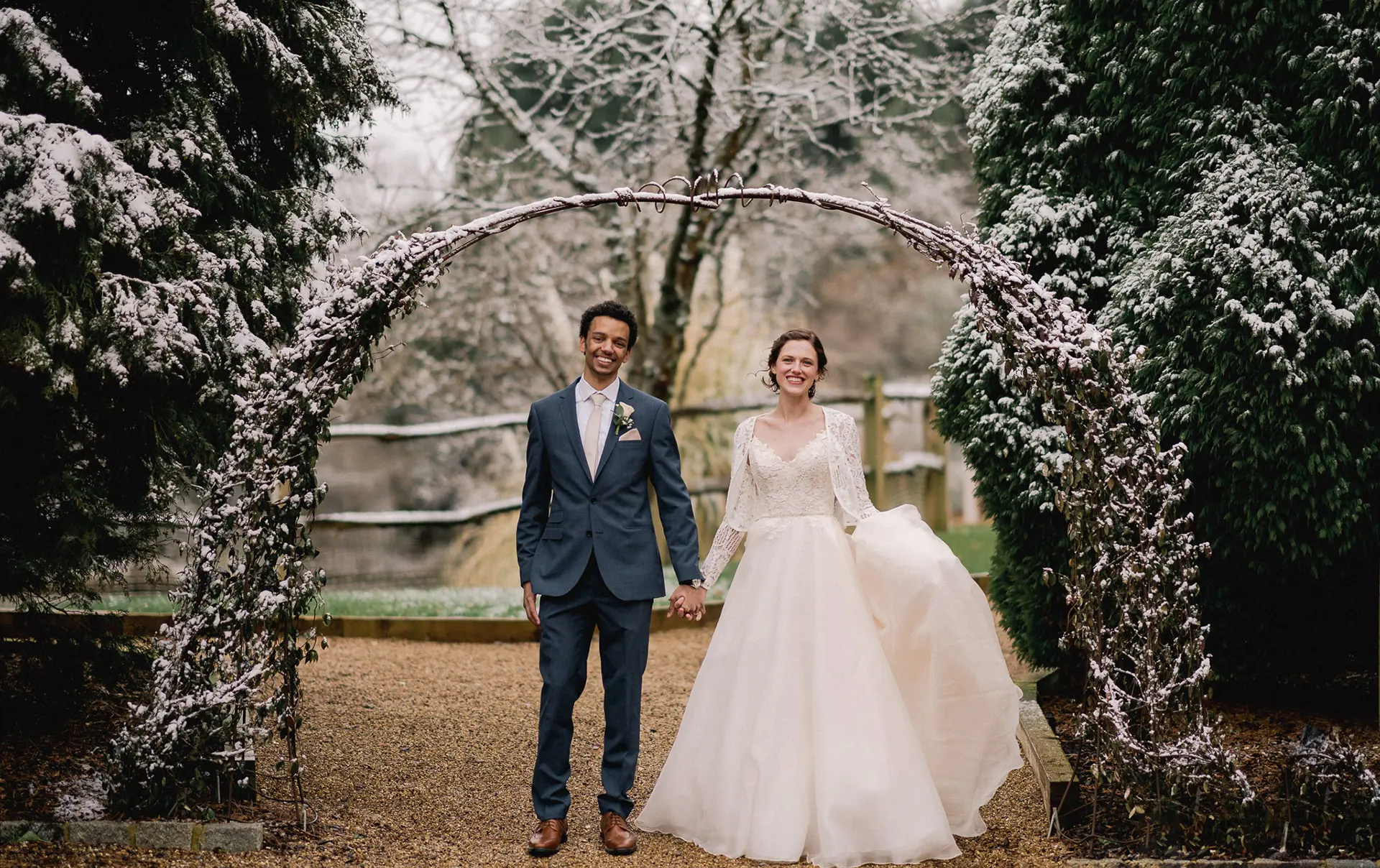 Brookfield Barn bride and groom in the snow