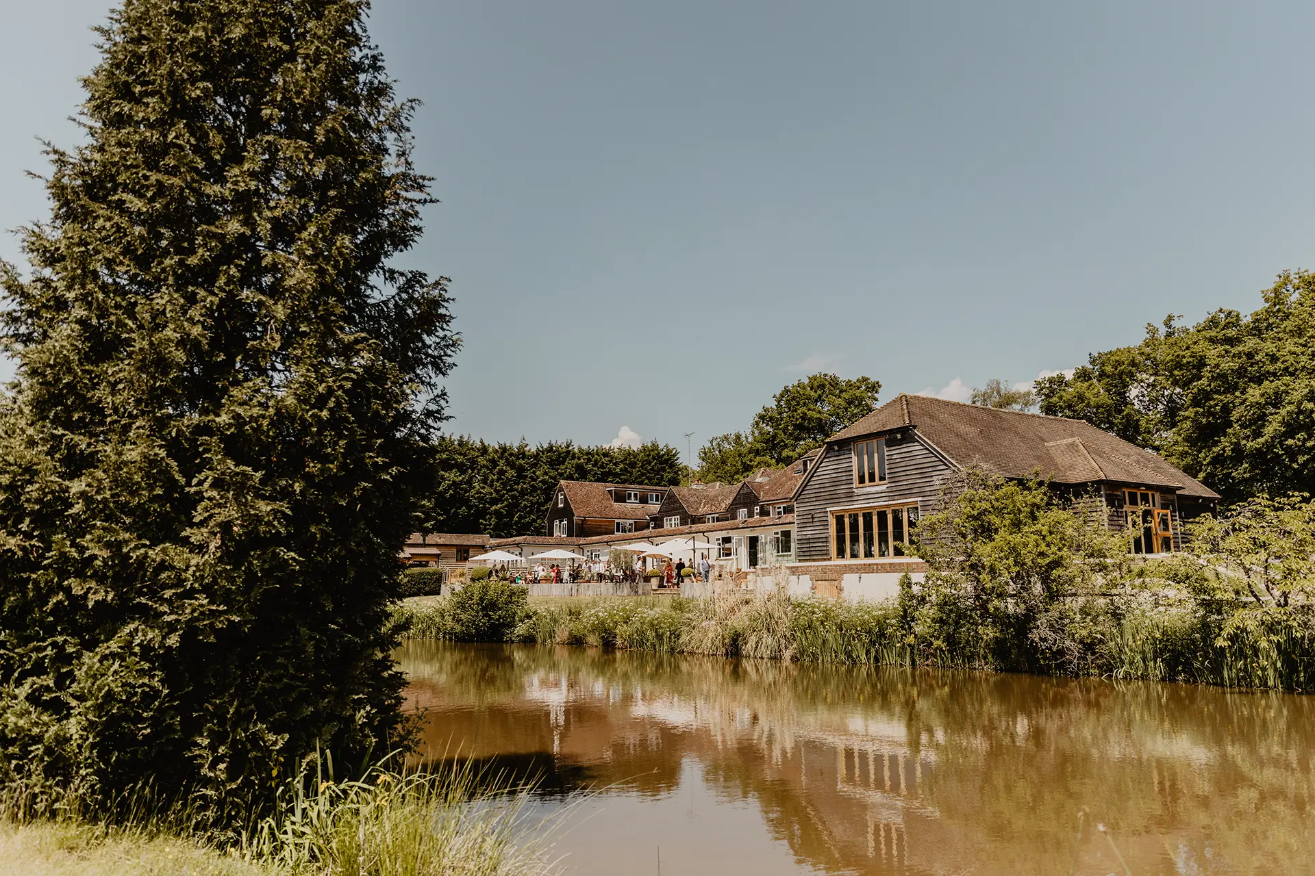 Brookfield Barn lake daytime venue