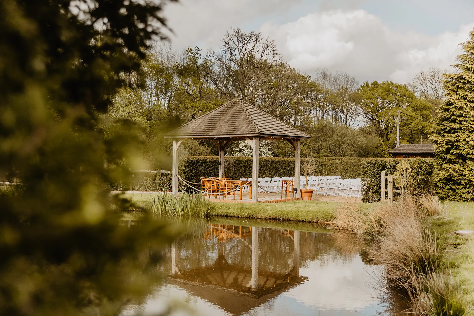 Brookfield Barn outdoor lakeside grounds