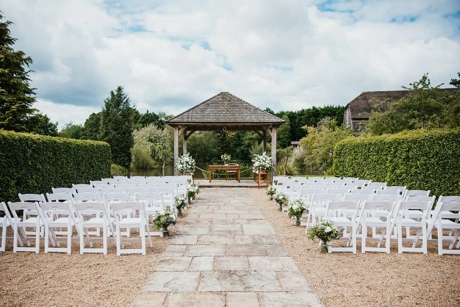 Brookfield Barn outdoor wedding ceremony