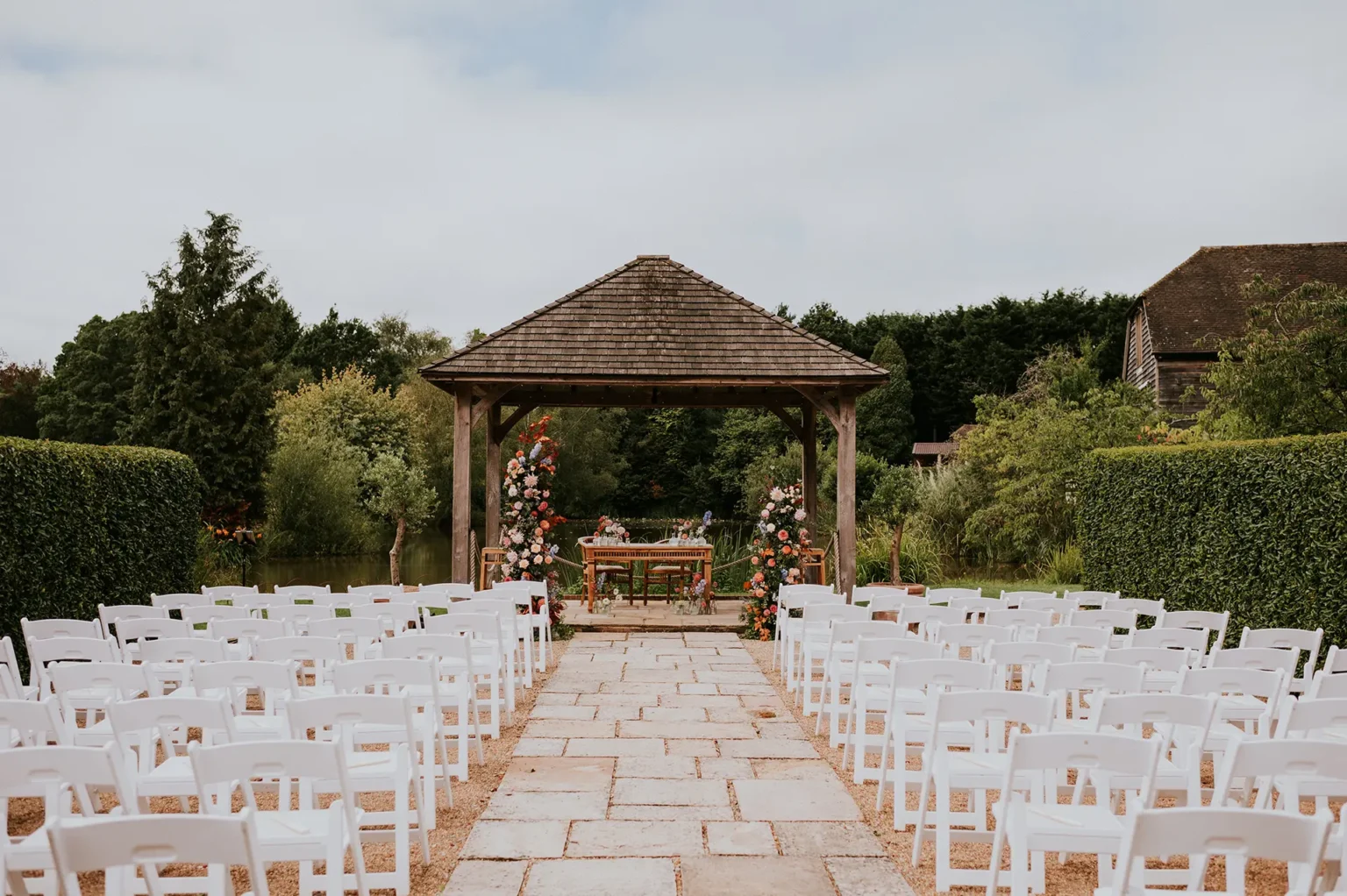 Brookfield Barn outdoor wedding ceremony in summer