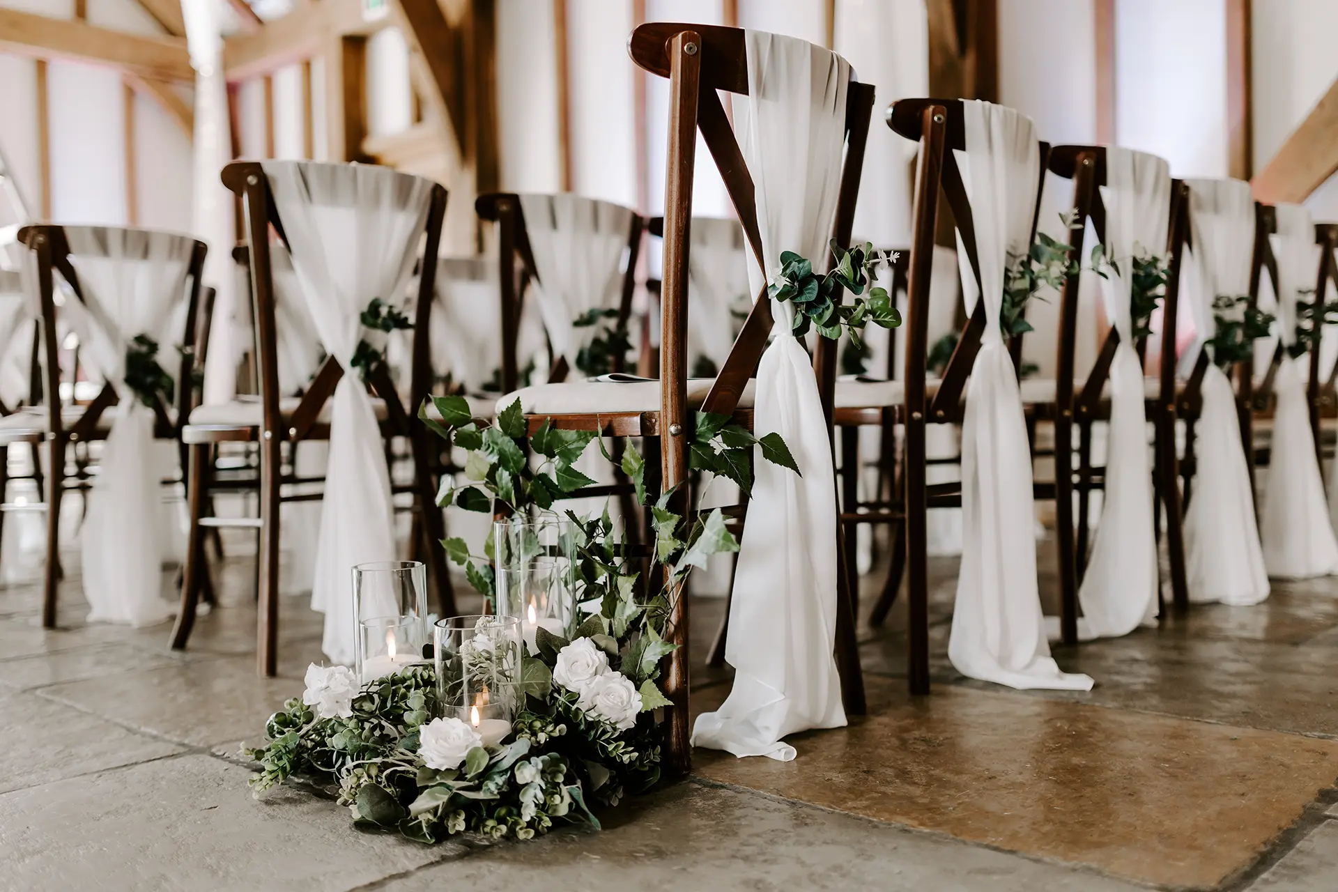 Brookfield Barn winter wedding decor